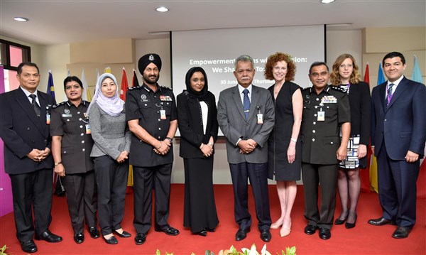 (L-R: 4th from left) TKP Dato’ Narander Singh, Kajang Prison Director; Jasmine Begum, Director of Corporate, External & Legal Affairs, Microsoft Malaysia and Emerging Markets; TKJP Dato' Haji Hassan bin Sakimon, Deputy Commissioner General, Malaysian Prisons Department; Mary Snapp, Corporate Vice President, Microsoft Philanthropies; and KP Dato’ Jamaluddin Saad, Director, Management of Inmate Division, Prisons Department of Malaysia