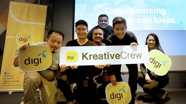 (L-R) Daniel Lim, Aaron Teng and William Lee, co-founders of Monad International together with Digi’s Head of Marketing Services, Chan May Ling (far right), Digi’s Head of Sub-Section for Digital Content and Activation, Kelvin Sim (centre) and Digi’s Senior for Activation and Sponsorship, Mohd Muhaymin Mustakim (back)