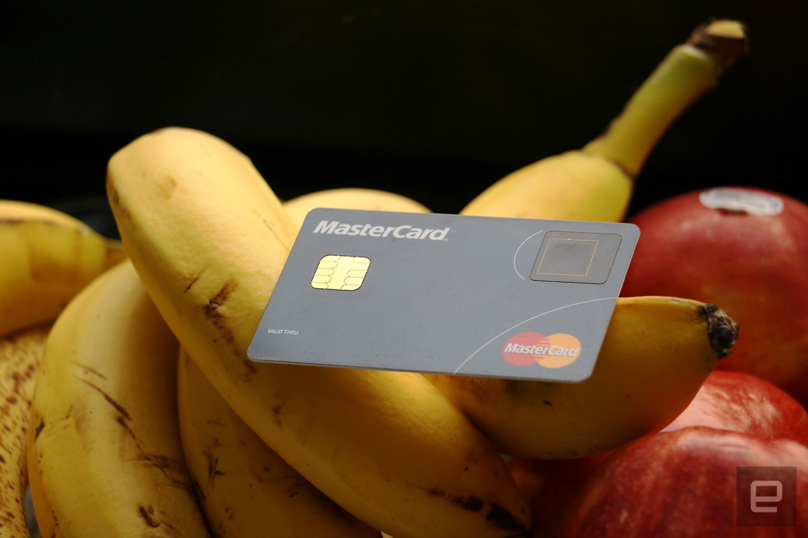 MasterCard starts testing Biometric card with fingerprint sensors 1