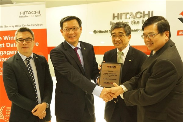 L-R: Billy Lee, CEO of Hitachi Sunway Data Centre Services, Cheah Kok Hoong, Group CEO and Director Hitachi Sunway, Masato Saito, Chairman & Director of Hitachi Sunway and Richard Tee, Director of Sales - Asia Pacific & Japan Vision Solutions