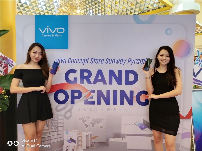 Vivo receives massive supports from their Sunway Pyramid concept store opening 1