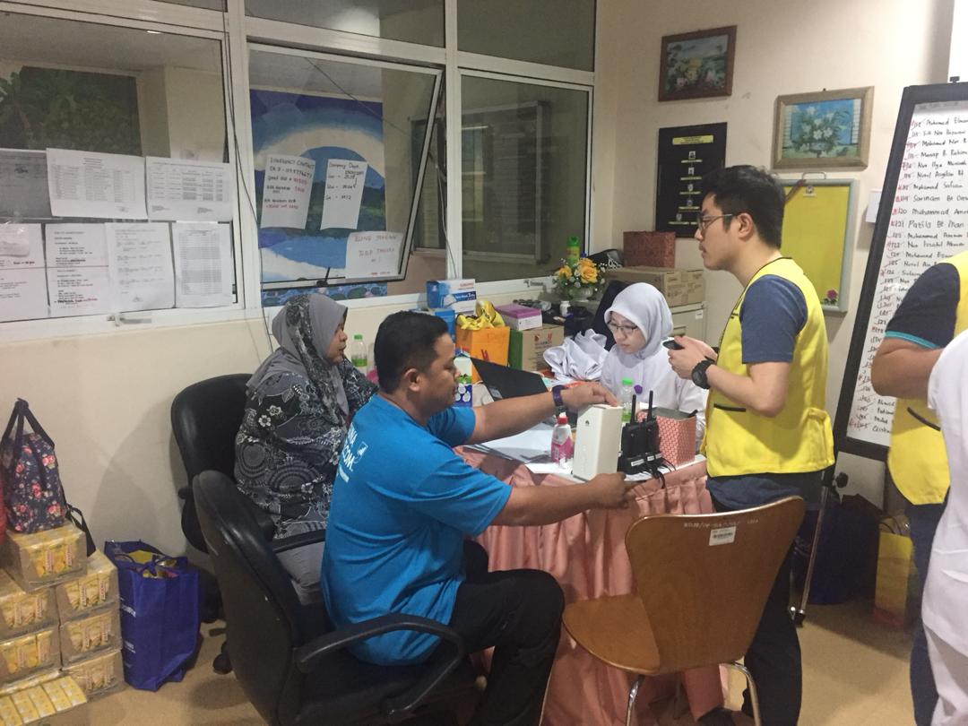 Celcom Reaches out to Pasir Gudang Victims 2