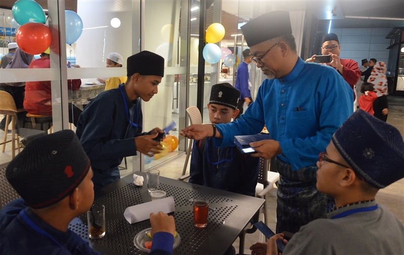 Celcom Shares the Light of Ramadan With Charitable Homes 1
