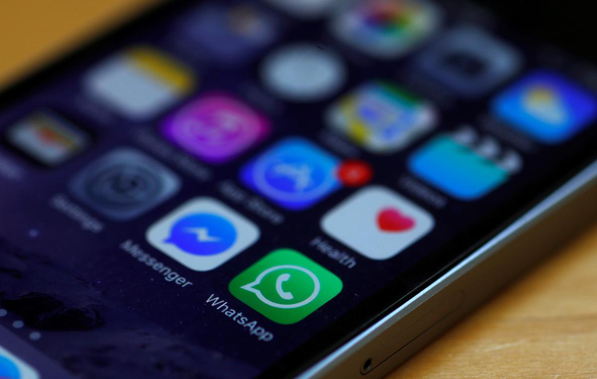 Apple to restrict Facebook's messaging apps feature - The Information