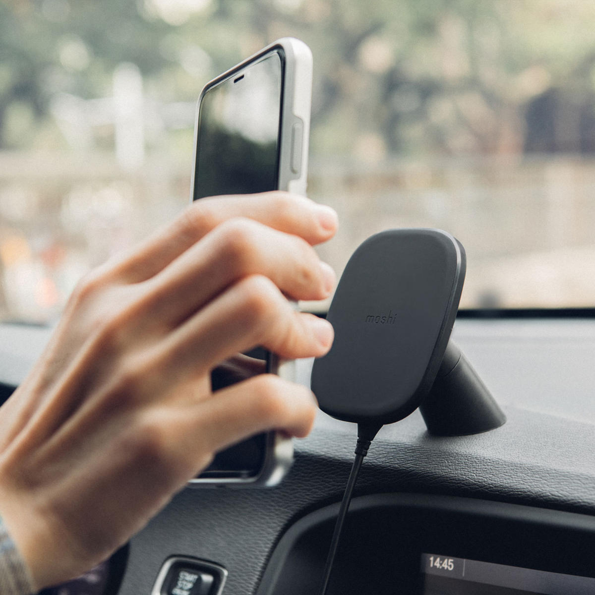 moshi snapto wireless charger car mount