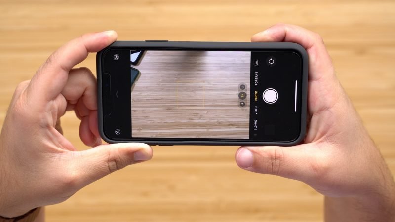 Hands-On With Apple's New Smart Battery Case for iPhone 11 Pro Max 4