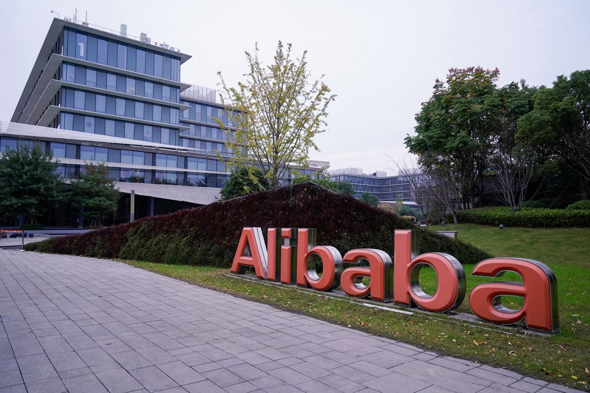 Alibaba's Hong Kong shares mark maiden day of trade with small premium to New York